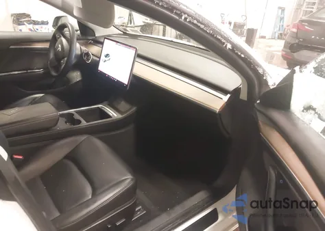 2021 Tesla Model 3 Standard Range Plus Rear-Wheel Drive z USA, uszkodzony, nr VIN 5YJ3E1EA3MF096428